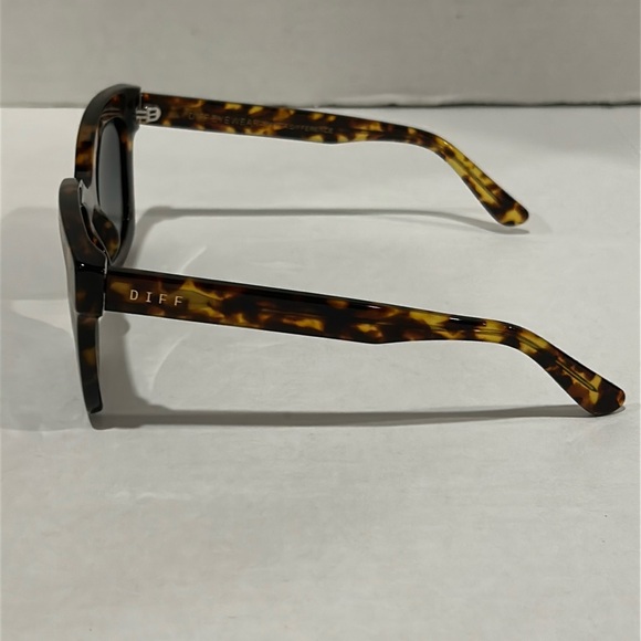 DIFF Carson Designer Square Sunglasses Women UV400 Polarized Protection, 2023 F. - Picture 11 of 16